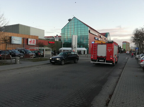 Ewakuacja Kasztanowej. Zadymienie w galerii - grafika
