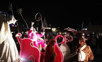 Parada Bożonarodzeniowa na pilskim jarmarku [ZDJĘCIA]