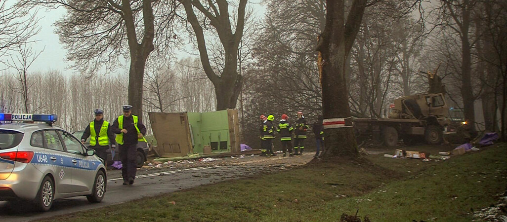 Żołnierze amerykańscy uderzyli w drzewo [VIDEO]