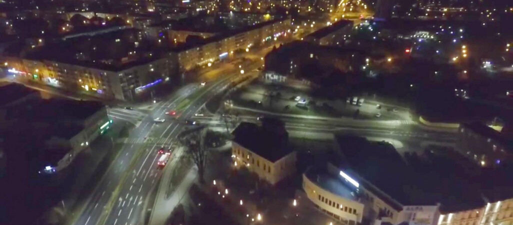 Piła ozdobiona na święta [VIDEO-DRON]