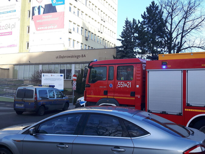 Ewakuacja ludzi z budynku Invest-Parku - grafika