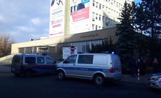 Ewakuacja ludzi z budynku Invest-Parku