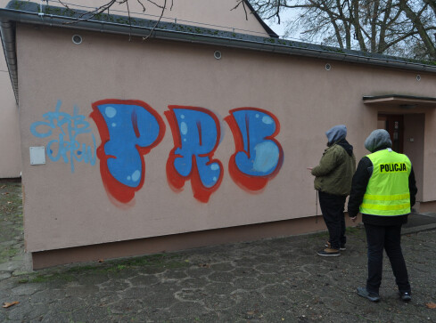 Wandal, który sprejował centrum Piły zatrzymany - grafika