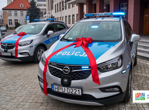 Nowe radiowozy dla Wysokiej i Ujścia - grafika