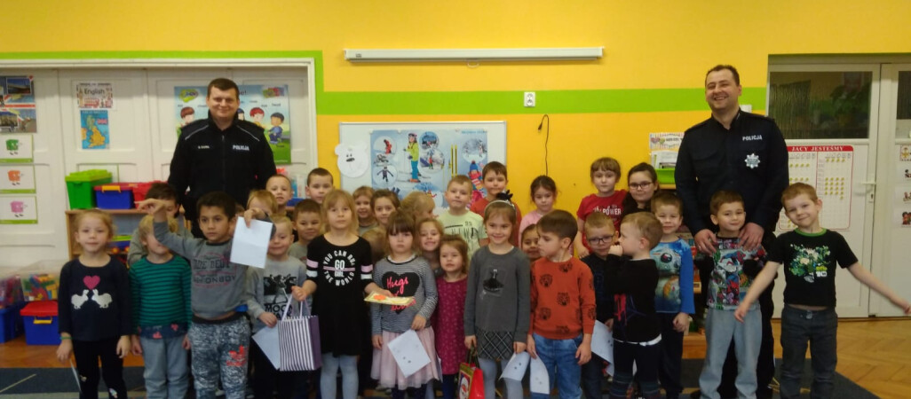 Dzielnicowi uczyli dzieci pierwszej pomocy