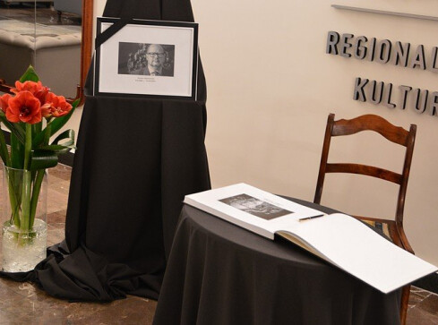 Księga kondolencyjna po śmierci Adamowicza - grafika