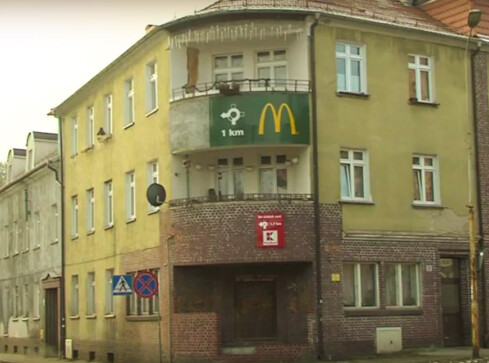 Odpadający tynk, pleśń, grzyb na ścianach i zalane piwnice - grafika