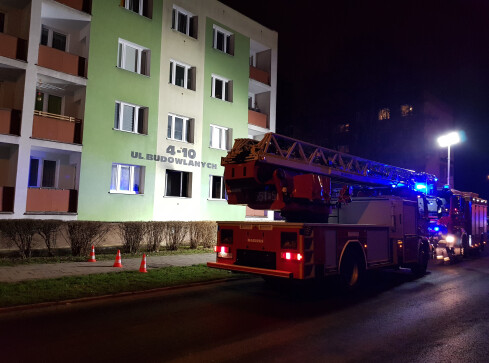Pożar mieszkania przy ul. Budowlanych w Pile - grafika