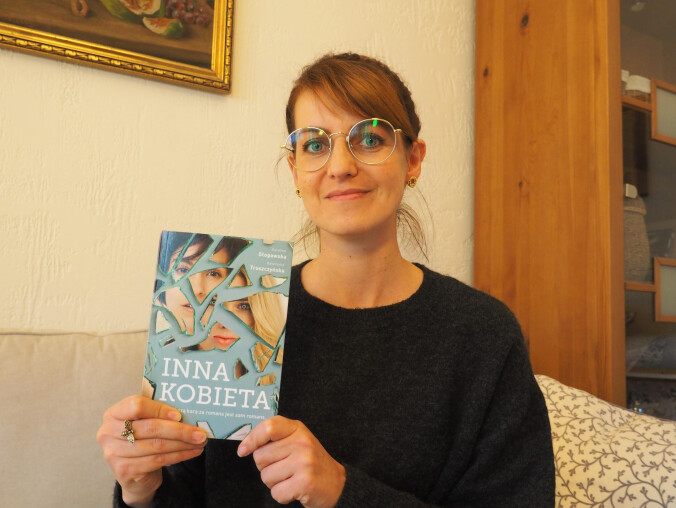 "Inna kobieta" bestsellerem literatury obyczajowej - grafika