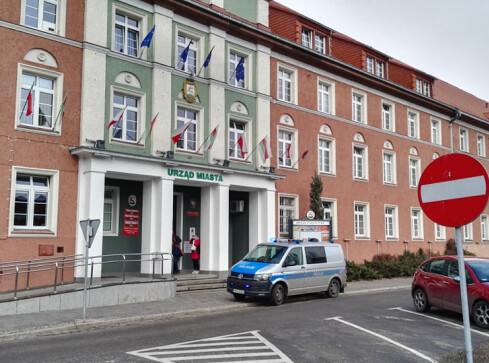 Ewakuacja na dworcu PKP i w Urzędzie Miasta - grafika