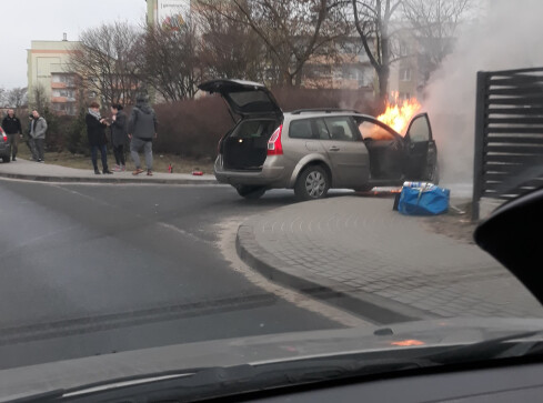 Pożar samochodu przy Al. 500-lecia [ZDJĘCIA] - grafika