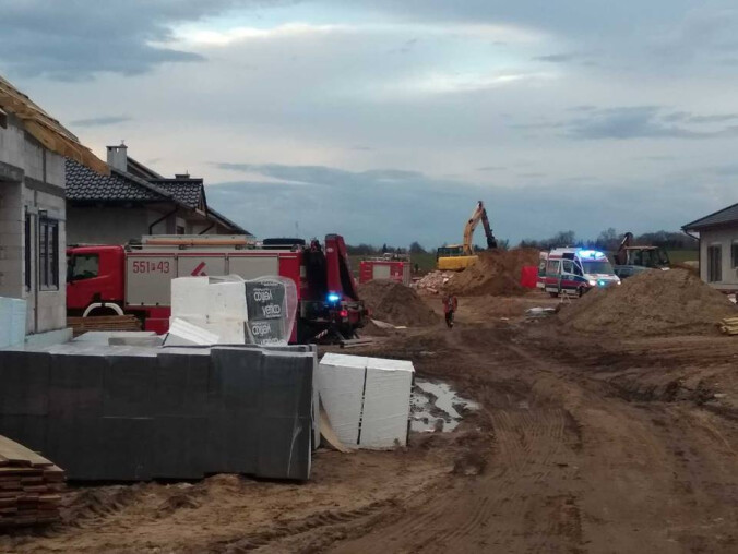 Mężczyzna zginął na budowie. Przygniotła go koparka - grafika