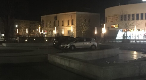 Miejsce parkingowe w fontannie miejskiej? - grafika