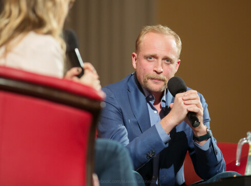 Piotr Adamczyk wsparł "Wiecznie Bazgrającą" - grafika