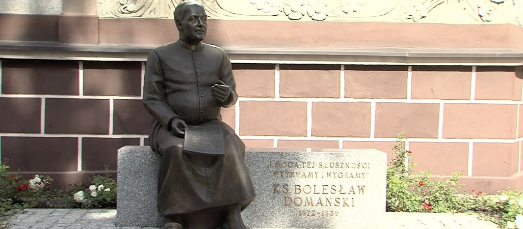Ksiądz Domański z Orderem Orła Białego