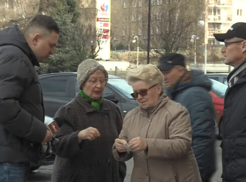 Skarżą się na pył i odory z dwóch fabryk - grafika