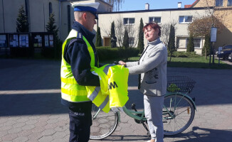 Policjanci rozdawali wielkanocne pisanki