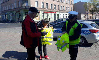 Policjanci rozdawali wielkanocne pisanki