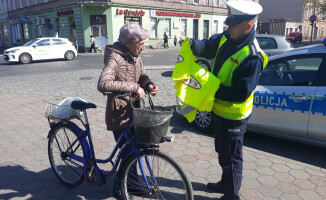 Policjanci rozdawali wielkanocne pisanki