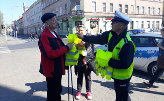 Policjanci rozdawali wielkanocne pisanki