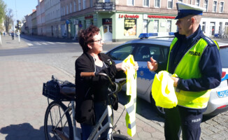 Policjanci rozdawali wielkanocne pisanki