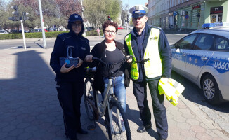 Policjanci rozdawali wielkanocne pisanki