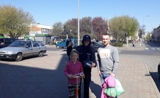 Policjanci rozdawali wielkanocne pisanki
