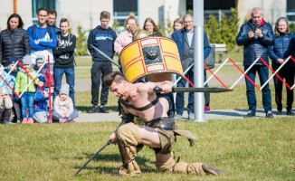 Gladiatorzy i barbarzyńcy pojawili się... w PWSZ