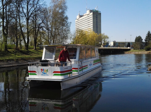 Nad Gwdę wrócił tramwaj wodny - grafika