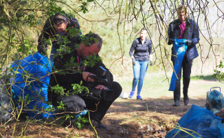 #TrashChallengeMedia: Redakcja TV ASTA sprząta las