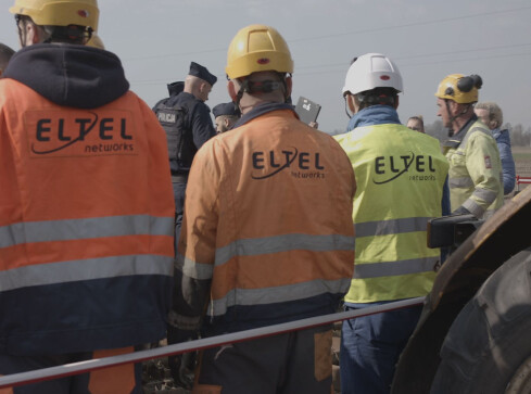 Wojna o słupy energetyczne - grafika