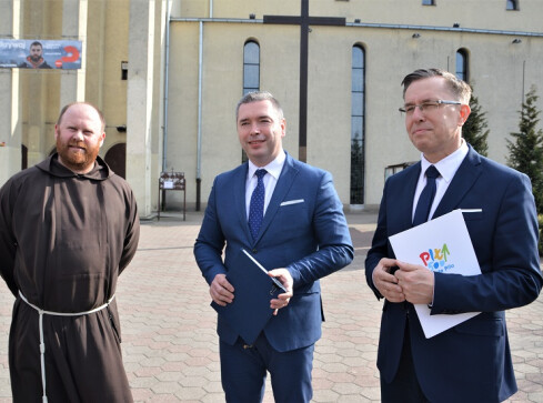 Witraże w parafii św. Antoniego odzyskają blask - grafika