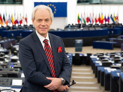 Adam Szejnfeld nie startuje do Europarlamentu - grafika