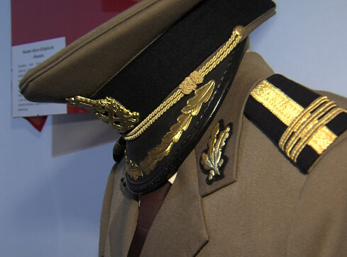Mundury NATO w muzeum. Warto zobaczyć - grafika