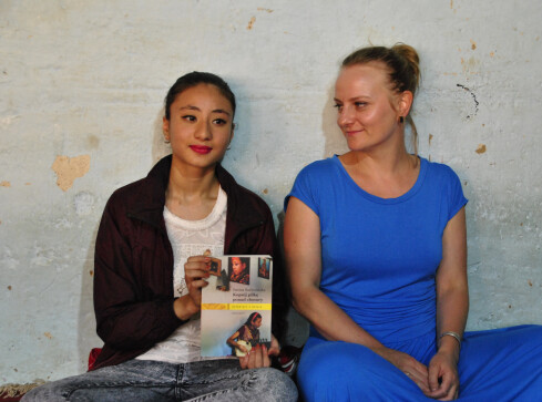Kopnij piłkę ponad chmury. Reportaże z Nepalu - grafika