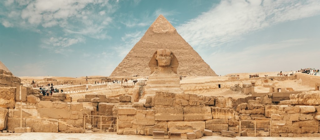 Egzotyczne kierunki coraz bliżej mieszkańców regionu – jak bezpiecznie zaplanować wyjazd do Egiptu i Japonii?