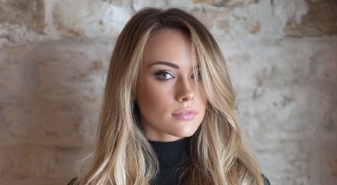 Tape on – szybka i bezpieczna metoda na spektakularną objętość w - grafika