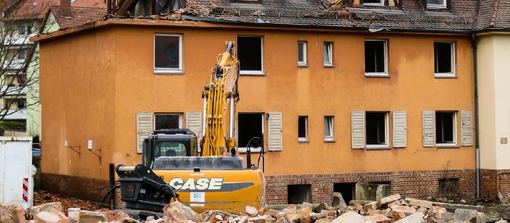Kontener na gruz – lato to najlepszy czas na remont!