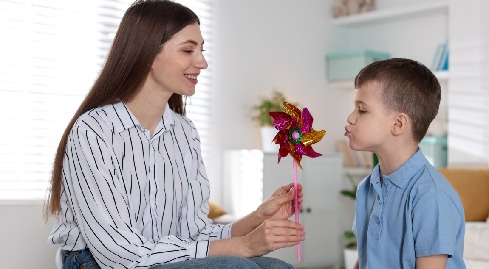 Logopeda - zawód, który pomaga odzyskać swobodę komunikacji - grafika