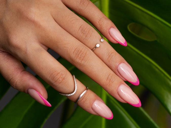 Manicure hybrydowy na lato – co jest modne w tym sezonie? - grafika