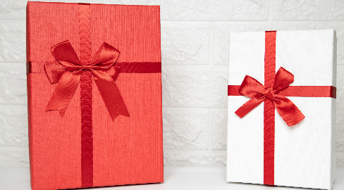 Jak sprawić, że prezent dla kobiety będzie wyjątkowy? - grafika