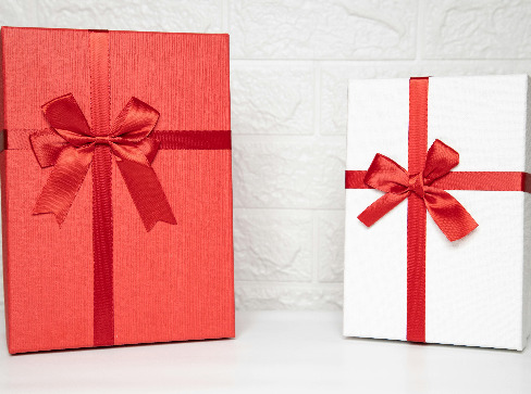 Jak sprawić, że prezent dla kobiety będzie wyjątkowy? - grafika