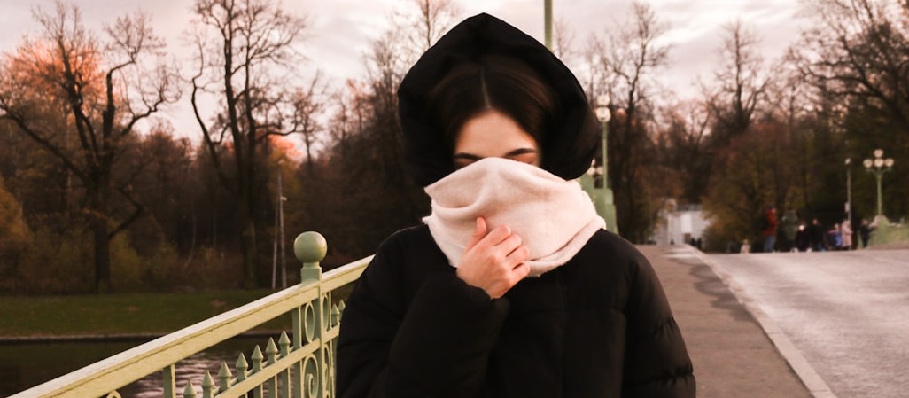 Alergiczne zapalenie oskrzeli – dlaczego antybiotyk nie zadziała i co wtedy z kaszlem?