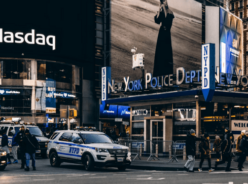 NASDAQ, czyli pierwsza elektroniczna giełda na świecie - historia w  - grafika