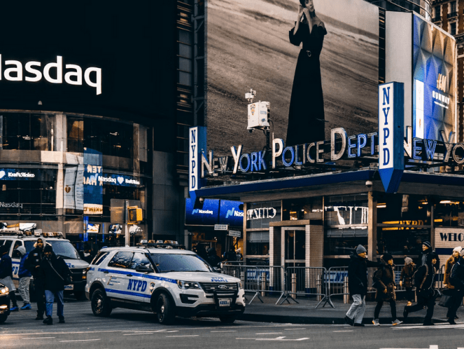 NASDAQ, czyli pierwsza elektroniczna giełda na świecie - historia w  - grafika