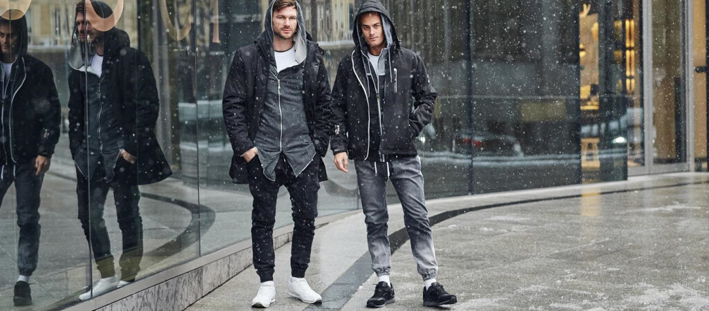 Męska kurtka przeciwdeszczowa – Twój niezbędnik na jesień! Na jaki model warto się zdecydować?