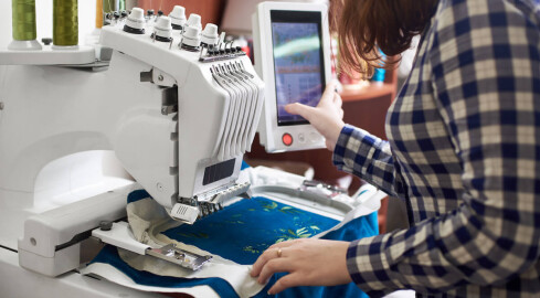 Haft komputerowy na ubraniach - kiedy warto się na niego zdecydować? - grafika