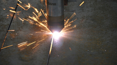 Ile kosztuje dobra wycinarka plazmowa? Dlaczego warto w nią zainwesto - grafika