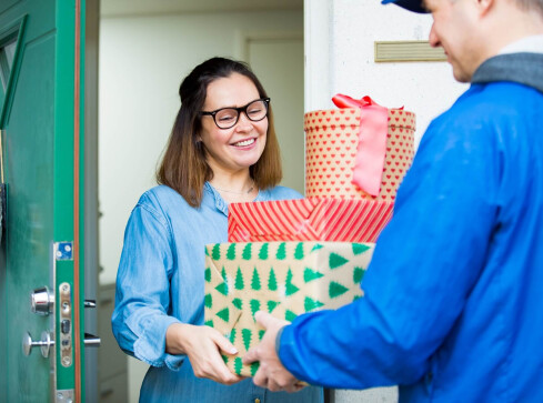 Praca kuriera w okresie świątecznym i noworocznym - grafika