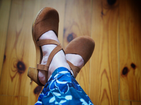 Chodaki - najmodniejsze obuwie tego sezonu  - grafika